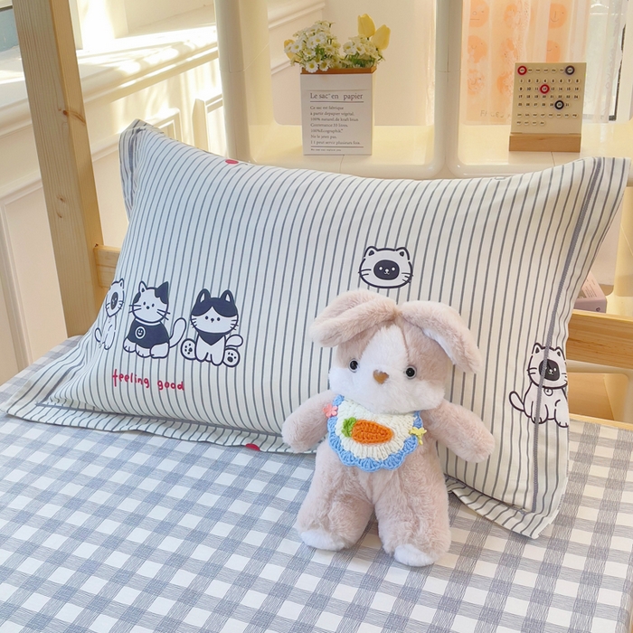 91家纺网 家纺一手货源 找家纺 小叮当家纺仓储工厂店 2025新款全棉纯棉AB版13372学生宿舍印花三件套双面纯棉床单款上下铺单人 欢乐猫