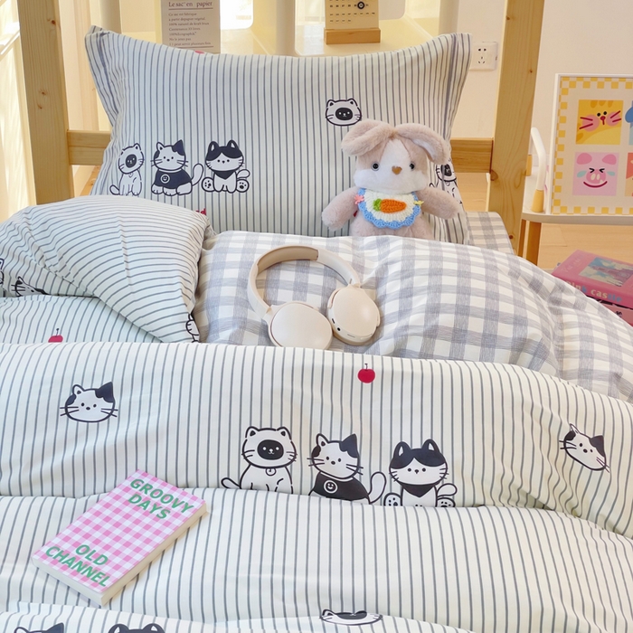 91家纺网 家纺一手货源 找家纺 小叮当家纺仓储工厂店 2025新款全棉纯棉AB版13372学生宿舍印花三件套双面纯棉床单款上下铺单人 欢乐猫