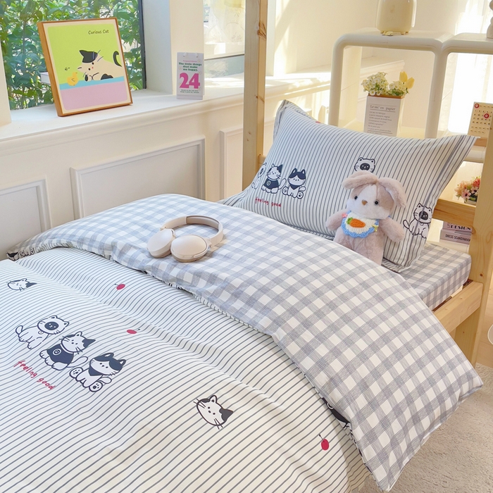 91家纺网 家纺一手货源 找家纺 小叮当家纺仓储工厂店 2025新款全棉纯棉AB版13372学生宿舍印花三件套双面纯棉床单款上下铺单人 欢乐猫