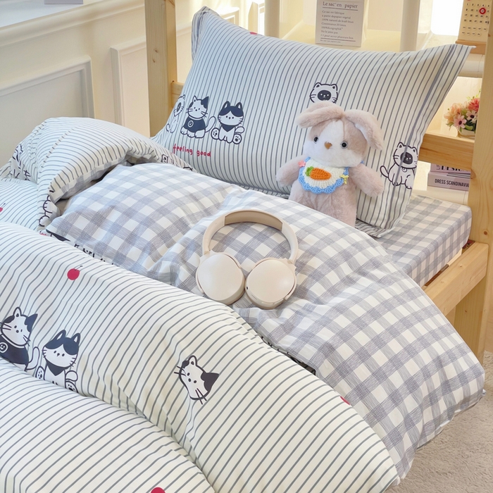 91家纺网 家纺一手货源 找家纺 小叮当家纺仓储工厂店 2025新款全棉纯棉AB版13372学生宿舍印花三件套双面纯棉床单款上下铺单人 欢乐猫