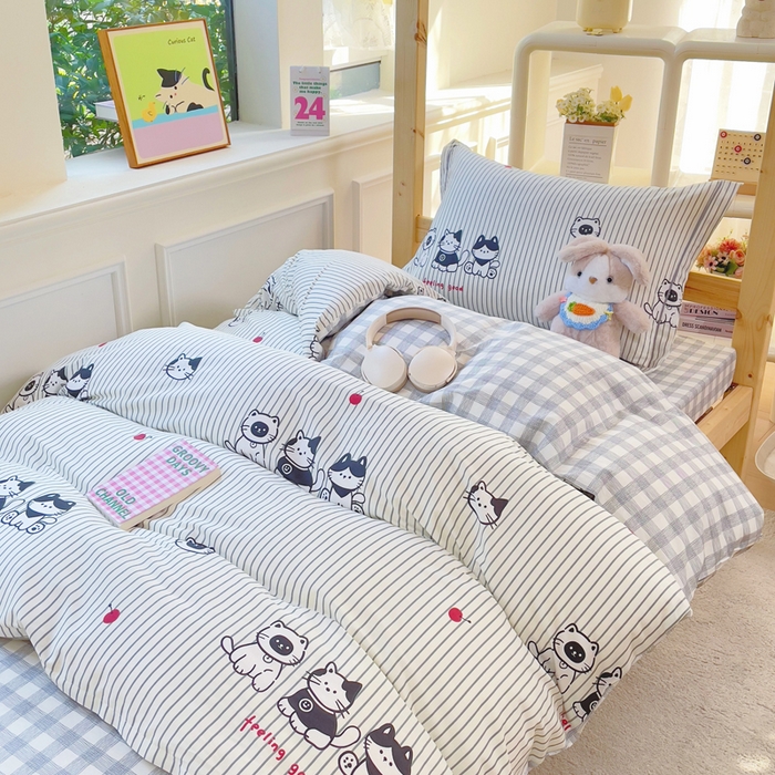 91家纺网 家纺一手货源 找家纺 小叮当家纺仓储工厂店 2025新款全棉纯棉AB版13372学生宿舍印花三件套双面纯棉床单款上下铺单人 欢乐猫