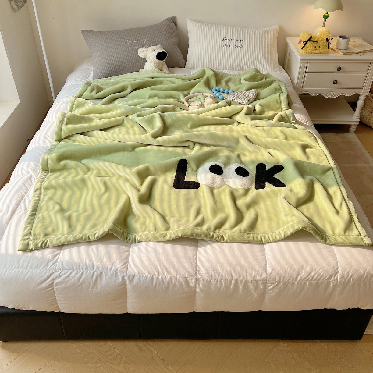 舒隅2025新款双层云朵绒简约卡通绣花毯-眼睛look 眼睛look-绿