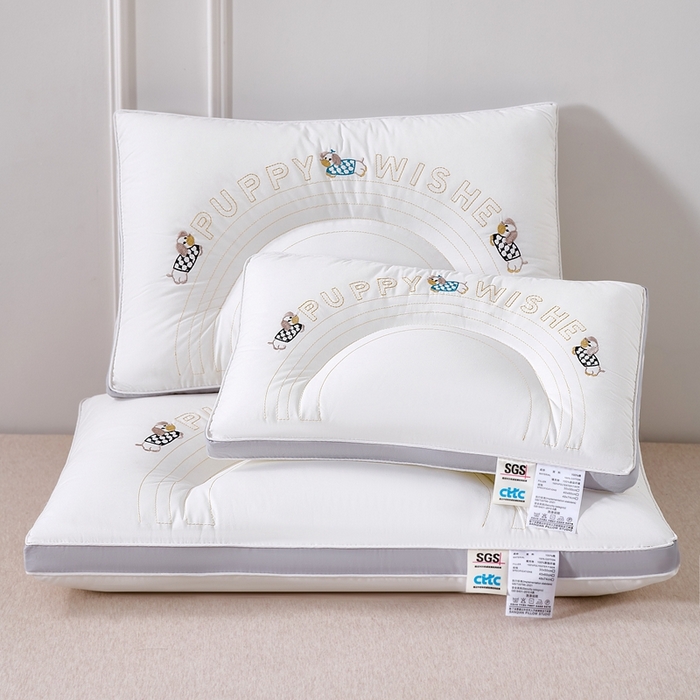 91家纺网 家纺一手货源 找家纺 （总）大熊枕芯 2025新款刺绣款顽皮狗亲子款枕芯 枕头