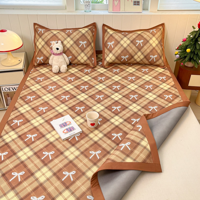 91家纺网 家纺一手货源 找家纺 小叮当家纺仓储工厂店 2025新款A类印花冰藤凉席席子针织棉牛奶丝夏被夏凉被空调被四件套 冰藤席-复古蝴蝶结