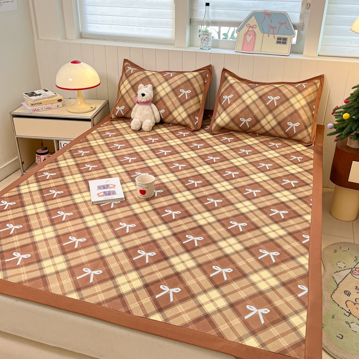 91家纺网 家纺一手货源 找家纺 小叮当家纺仓储工厂店 2025新款A类印花冰藤凉席席子针织棉牛奶丝夏被夏凉被空调被四件套 冰藤席-复古蝴蝶结