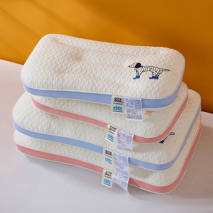 91家纺网 家纺一手货源 找家纺 大熊枕芯 2025新款儿童卡通针织小狗分区护颈枕 组合图仅供参考 40*60cm/只