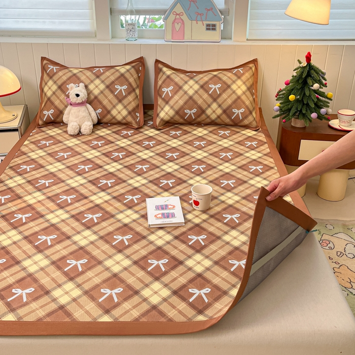 91家纺网 家纺一手货源 找家纺 小叮当家纺仓储工厂店 2025新款A类印花冰藤凉席席子针织棉牛奶丝夏被夏凉被空调被四件套 冰藤席-复古蝴蝶结