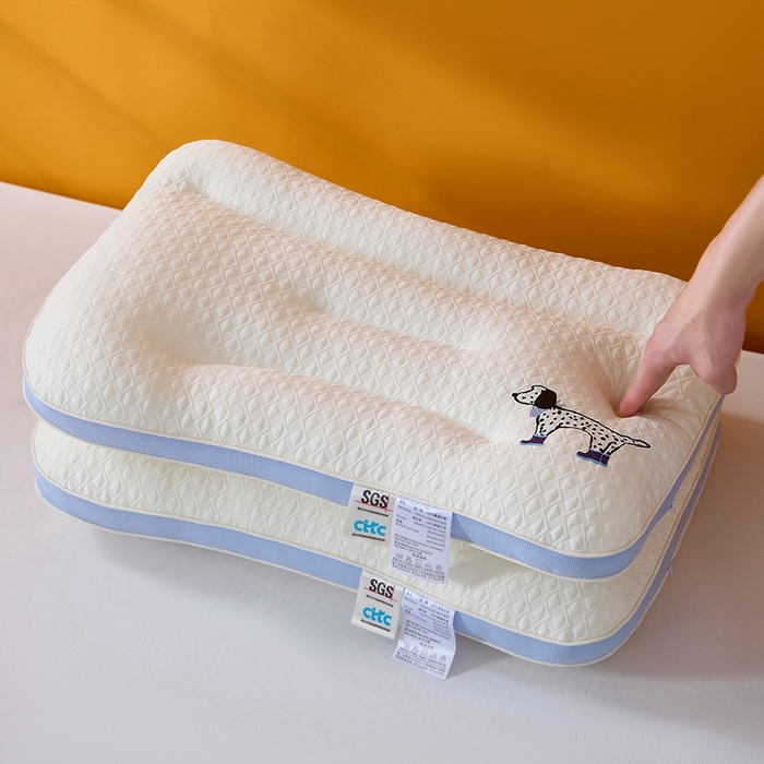 91家纺网 家纺一手货源 找家纺 大熊枕芯 2025新款儿童卡通针织小狗分区护颈枕 浅蓝色 30*50cm /对