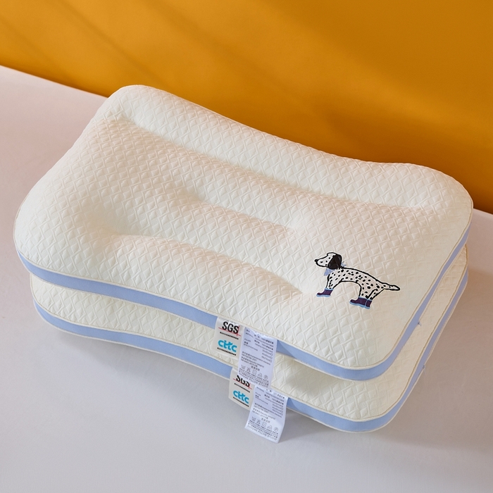 91家纺网 家纺一手货源 找家纺 大熊枕芯 2025新款儿童卡通针织小狗分区护颈枕 浅蓝色 40*60cm/只