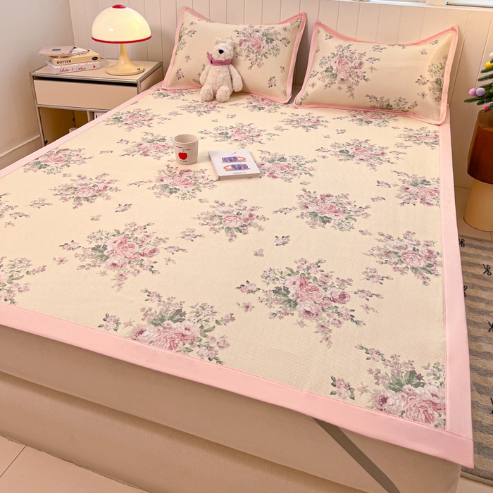 91家纺网 家纺一手货源 找家纺 小叮当家纺仓储工厂店 2025新款A类印花冰藤凉席席子针织棉牛奶丝夏被夏凉被空调被四件套 冰藤席-花海