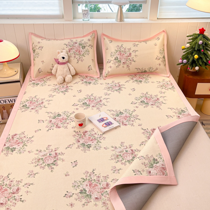 91家纺网 家纺一手货源 找家纺 小叮当家纺仓储工厂店 2025新款A类印花冰藤凉席席子针织棉牛奶丝夏被夏凉被空调被四件套 冰藤席-花海