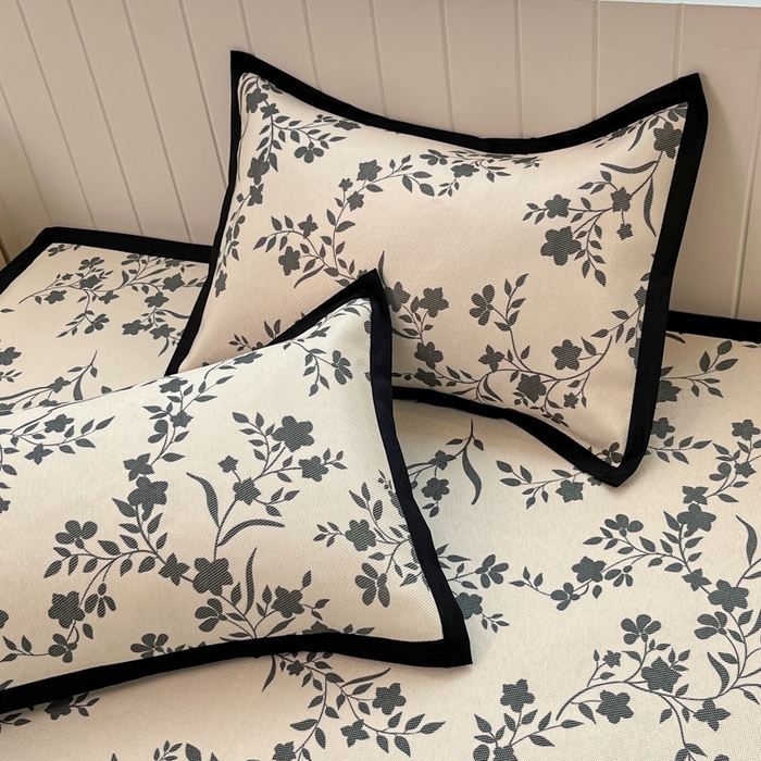 91家纺网 家纺一手货源 找家纺 小叮当家纺仓储工厂店 2025新款A类印花冰藤凉席席子针织棉牛奶丝夏被夏凉被空调被四件套 冰藤席-花间语