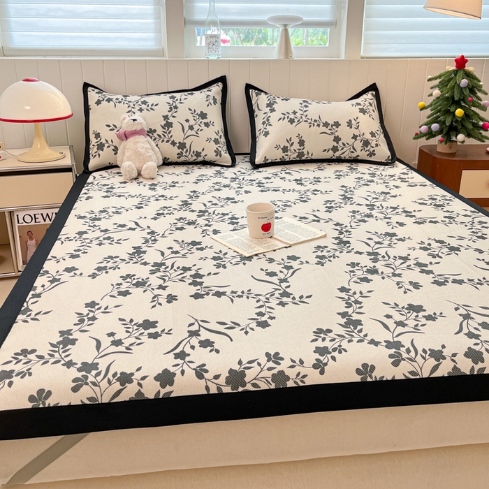 91家纺网 家纺一手货源 找家纺 小叮当家纺仓储工厂店 2025新款A类印花冰藤凉席席子针织棉牛奶丝夏被夏凉被空调被四件套 冰藤席-花间语