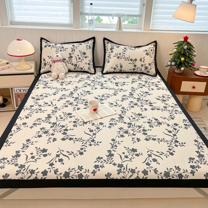 91家纺网 家纺一手货源 找家纺 小叮当家纺仓储工厂店 2025新款A类印花冰藤凉席席子针织棉牛奶丝夏被夏凉被空调被四件套 冰藤席-花间语