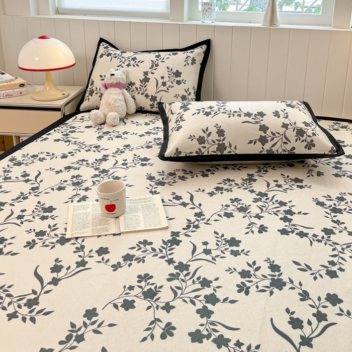 91家纺网 家纺一手货源 找家纺 小叮当家纺仓储工厂店 2025新款A类印花冰藤凉席席子针织棉牛奶丝夏被夏凉被空调被四件套 冰藤席-花间语