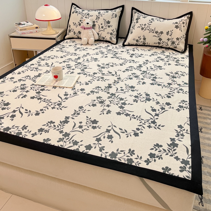 91家纺网 家纺一手货源 找家纺 小叮当家纺仓储工厂店 2025新款A类印花冰藤凉席席子针织棉牛奶丝夏被夏凉被空调被四件套 冰藤席-花间语