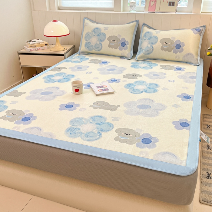 91家纺网 家纺一手货源 找家纺 小叮当家纺仓储工厂店 2025新款A类印花冰藤凉席席子针织棉牛奶丝夏被夏凉被空调被四件套 冰藤席-蓝花小狗