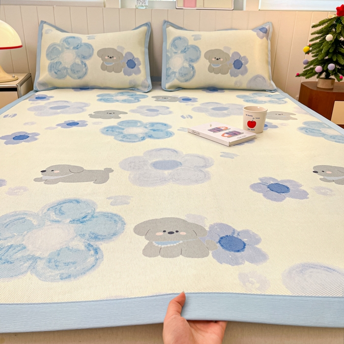 91家纺网 家纺一手货源 找家纺 小叮当家纺仓储工厂店 2025新款A类印花冰藤凉席席子针织棉牛奶丝夏被夏凉被空调被四件套 冰藤席-蓝花小狗