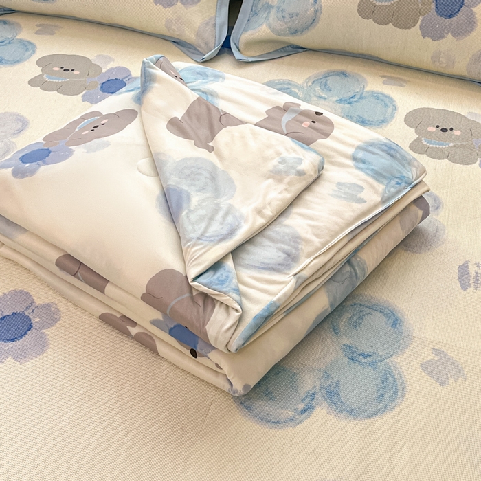 91家纺网 家纺一手货源 找家纺 小叮当家纺仓储工厂店 2025新款A类印花冰藤凉席席子针织棉牛奶丝夏被夏凉被空调被四件套 冰藤席-蓝花小狗