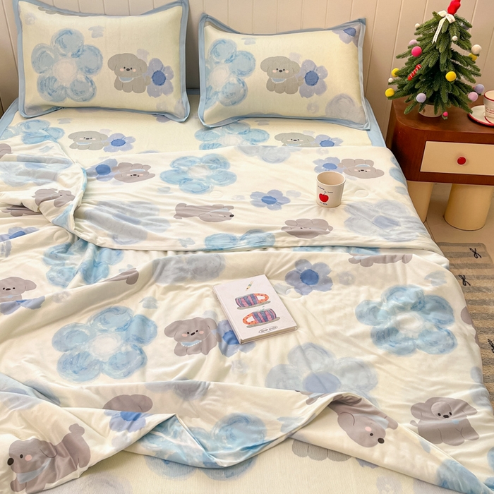 91家纺网 家纺一手货源 找家纺 小叮当家纺仓储工厂店 2025新款A类印花冰藤凉席席子针织棉牛奶丝夏被夏凉被空调被四件套 冰藤席-蓝花小狗