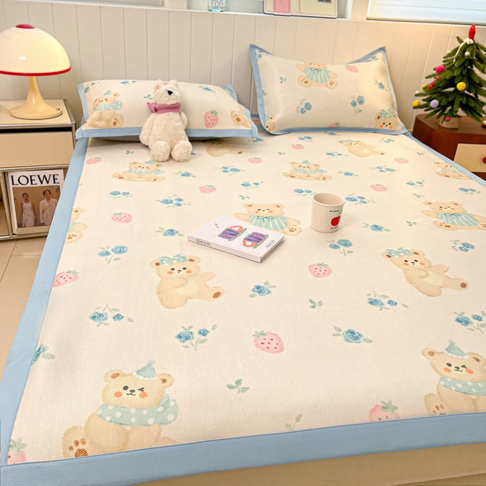 91家纺网 家纺一手货源 找家纺 小叮当家纺仓储工厂店 2025新款A类印花冰藤凉席席子针织棉牛奶丝夏被夏凉被空调被四件套 冰藤席-蓝花小熊