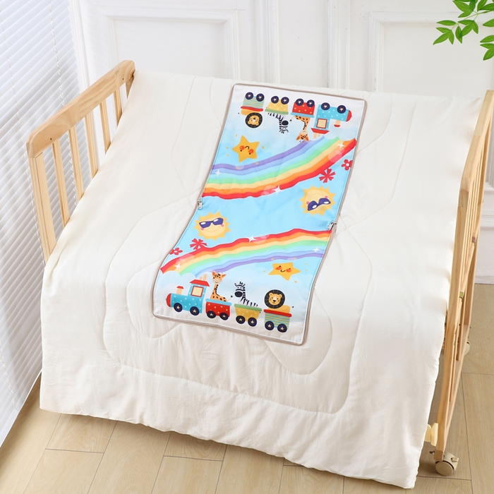 91家纺网 家纺一手货源 找家纺 皇谱家纺2025新款卡通抱枕被儿童被车载抱被靠垫靠枕被 彩虹火车