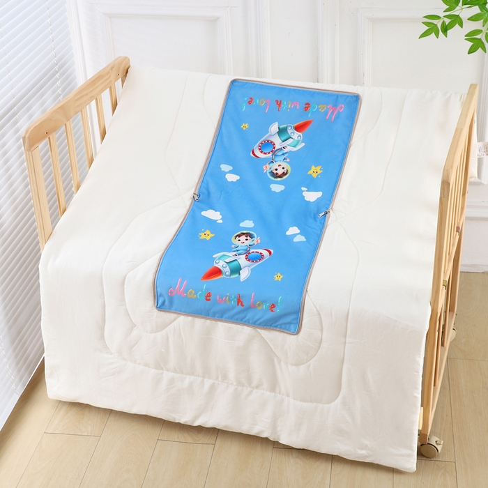 91家纺网 家纺一手货源 找家纺 皇谱家纺2025新款卡通抱枕被儿童被车载抱被靠垫靠枕被 宇航员