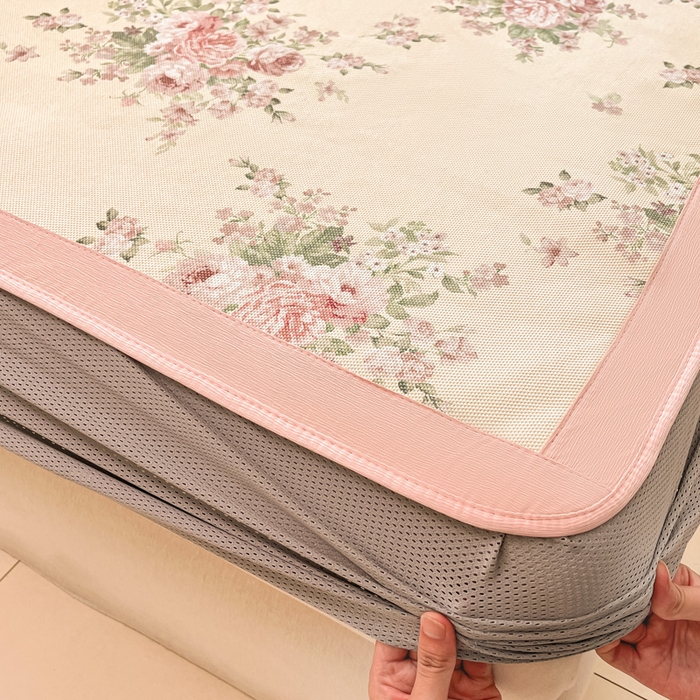 91家纺网 家纺一手货源 找家纺 小叮当家纺仓储工厂店 2025新款A类小清新卡通高品质冰藤印花床笠款凉席席子-床笠款 冰藤席-花海