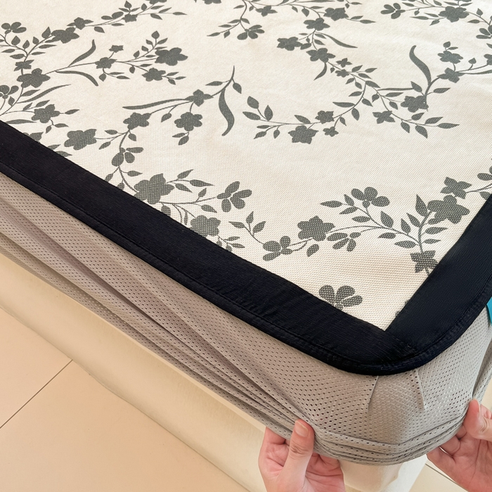 91家纺网 家纺一手货源 找家纺 小叮当家纺仓储工厂店 2025新款A类小清新卡通高品质冰藤印花床笠款凉席席子-床笠款 冰藤席-花间语