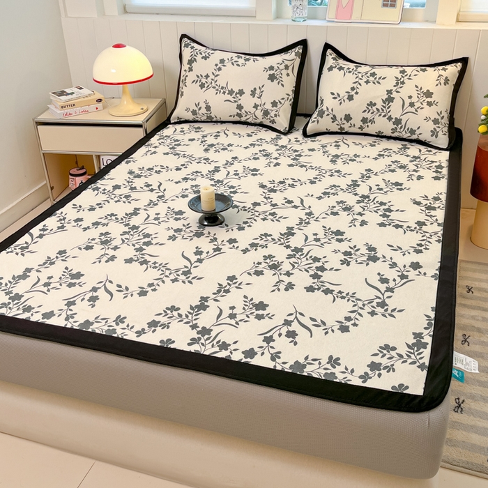 91家纺网 家纺一手货源 找家纺 小叮当家纺仓储工厂店 2025新款A类小清新卡通高品质冰藤印花床笠款凉席席子-床笠款 冰藤席-花间语