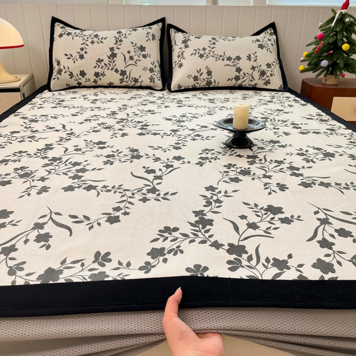 91家纺网 家纺一手货源 找家纺 小叮当家纺仓储工厂店 2025新款A类小清新卡通高品质冰藤印花床笠款凉席席子-床笠款 冰藤席-花间语