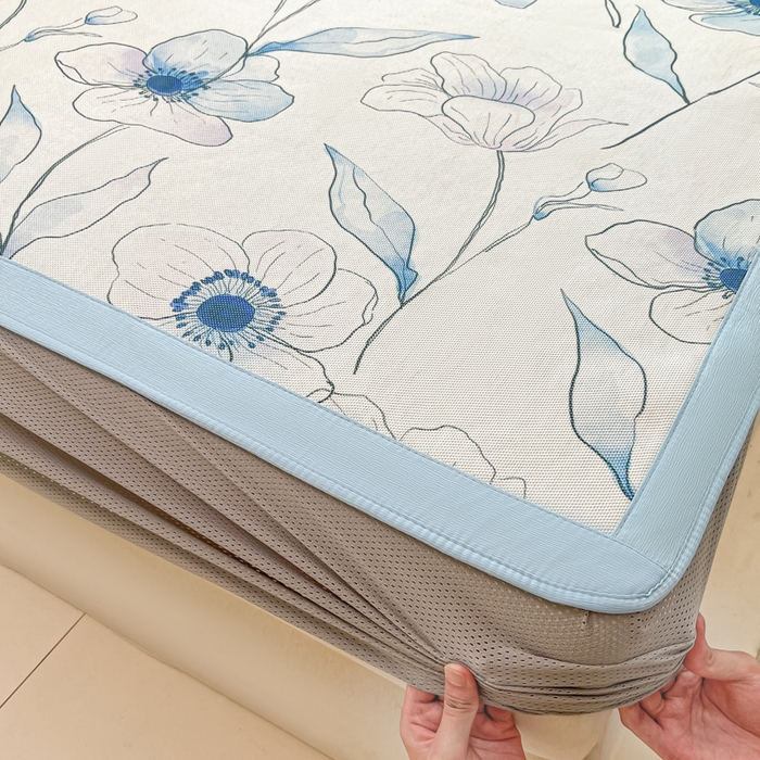 91家纺网 家纺一手货源 找家纺 小叮当家纺仓储工厂店 2025新款A类小清新卡通高品质冰藤印花床笠款凉席席子-床笠款 冰藤席-蓝梦里