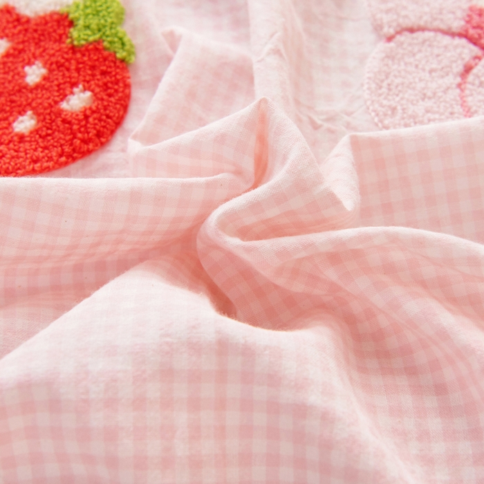 91家纺网 家纺一手货源 找家纺 鱼宝 2025新款全棉毛巾绣幼儿园套件三件套被子被芯 草莓女孩