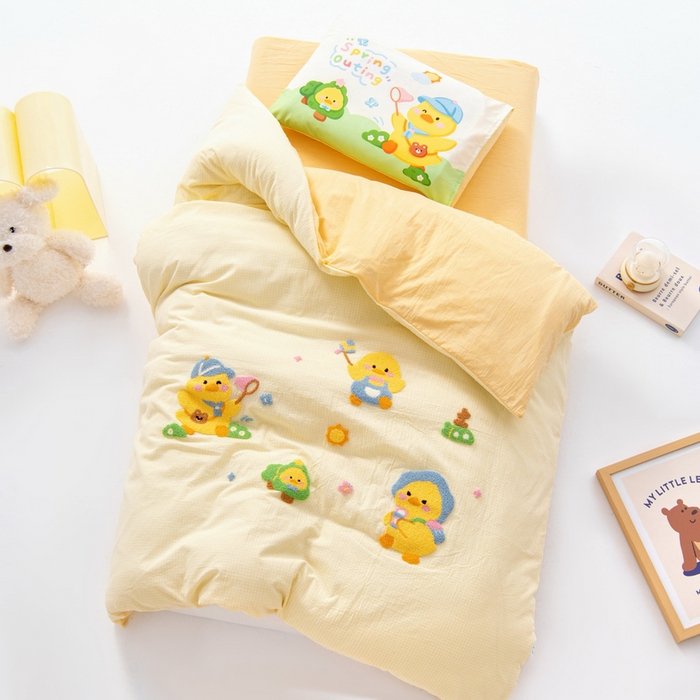 91家纺网 家纺一手货源 找家纺 鱼宝 2025新款全棉毛巾绣幼儿园套件三件套被子被芯 郊游鸭