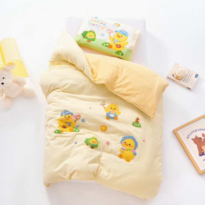 91家纺网 家纺一手货源 找家纺 鱼宝 2025新款全棉毛巾绣幼儿园套件三件套被子被芯 郊游鸭