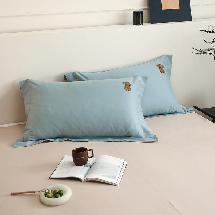 91家纺网 家纺一手货源 找家纺 禾时2025新款精梳火山全棉小磨毛工艺单品枕套 黛水蓝丨鱼肚白