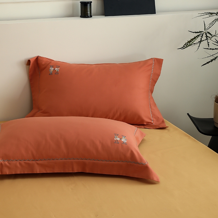 91家纺网 家纺一手货源 找家纺 禾时2025新款精梳火山全棉小磨毛工艺单品枕套 暖阳色丨天橙色