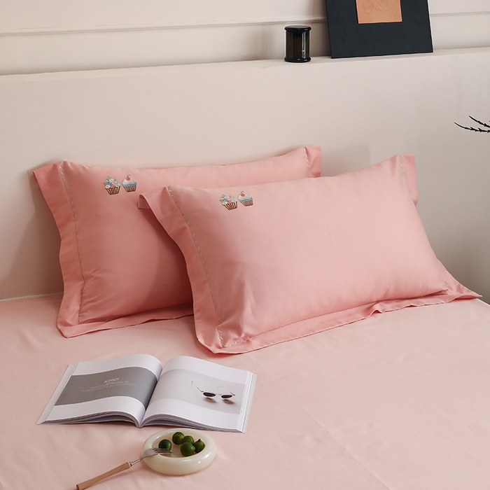 91家纺网 家纺一手货源 找家纺 禾时2025新款精梳火山全棉小磨毛工艺单品枕套 樱草粉丨初恋粉