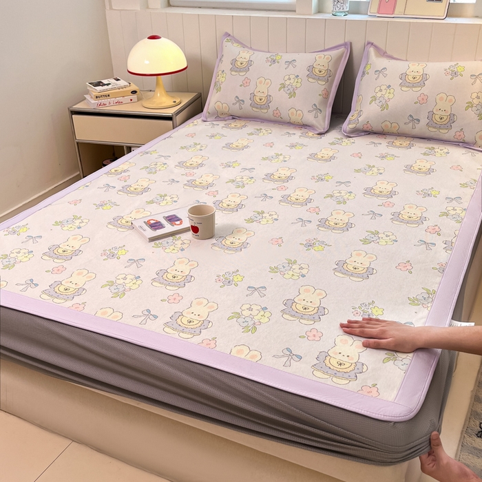 91家纺网 家纺一手货源 找家纺 小叮当家纺仓储工厂店 2025新款A类小清新卡通高品质冰藤印花床笠款凉席席子-床笠款 冰藤席-萌小兔