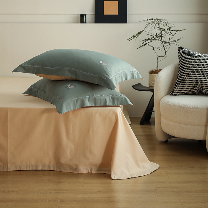 91家纺网 家纺一手货源 找家纺 禾时2025新款精梳火山全棉小磨毛工艺单品枕套 松风绿丨闪耀黄