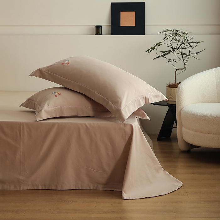 91家纺网 家纺一手货源 找家纺 禾时2025新款精梳火山全棉小磨毛工艺单品枕套 鱼肚白