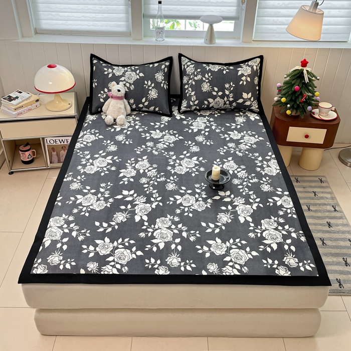 91家纺网 家纺一手货源 找家纺 小叮当家纺仓储工厂店 2025新款A类小清新卡通高品质冰藤印花床席款凉席席子-床席款 冰藤席-暗夜花