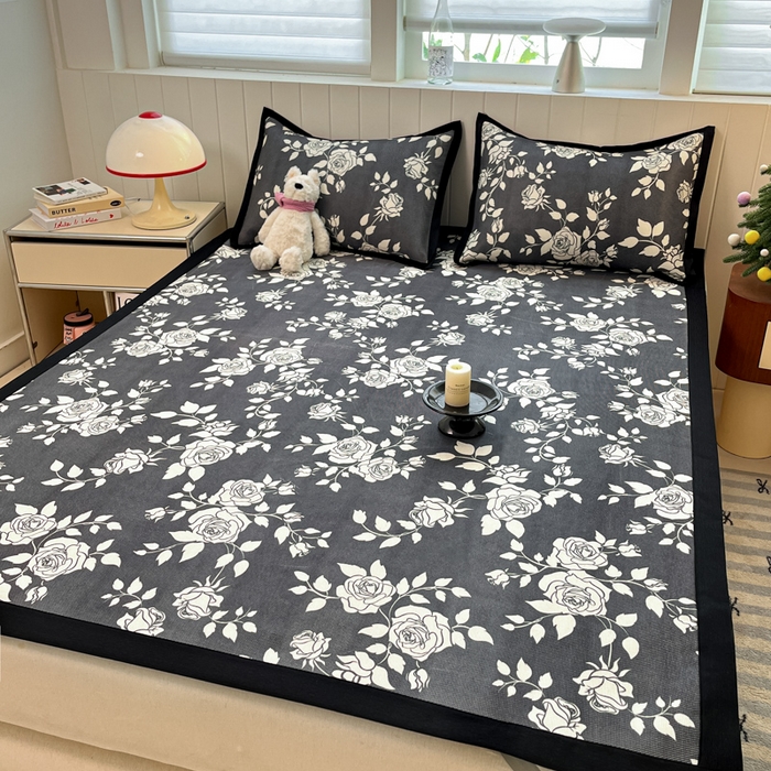 91家纺网 家纺一手货源 找家纺 小叮当家纺仓储工厂店 2025新款A类小清新卡通高品质冰藤印花床席款凉席席子-床席款 冰藤席-暗夜花