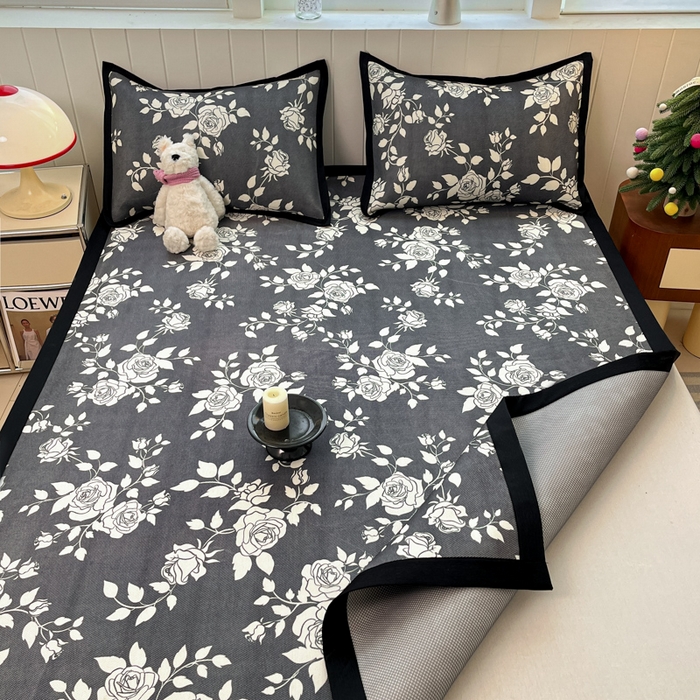 91家纺网 家纺一手货源 找家纺 小叮当家纺仓储工厂店 2025新款A类小清新卡通高品质冰藤印花床席款凉席席子-床席款 冰藤席-暗夜花