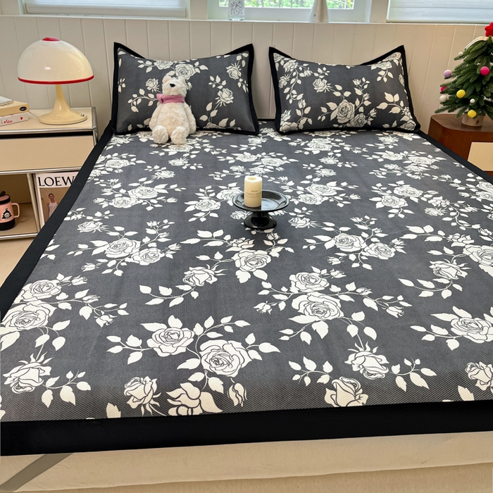 91家纺网 家纺一手货源 找家纺 小叮当家纺仓储工厂店 2025新款A类小清新卡通高品质冰藤印花床席款凉席席子-床席款 冰藤席-暗夜花