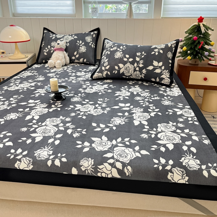 91家纺网 家纺一手货源 找家纺 小叮当家纺仓储工厂店 2025新款A类小清新卡通高品质冰藤印花床席款凉席席子-床席款 冰藤席-暗夜花