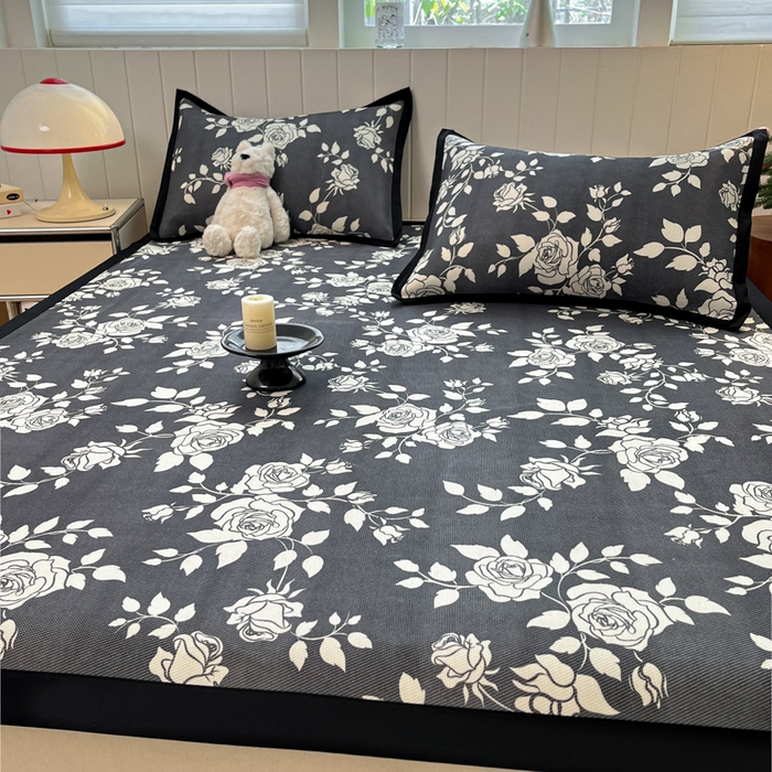 91家纺网 家纺一手货源 找家纺 小叮当家纺仓储工厂店 2025新款A类小清新卡通高品质冰藤印花床席款凉席席子-床席款 冰藤席-暗夜花