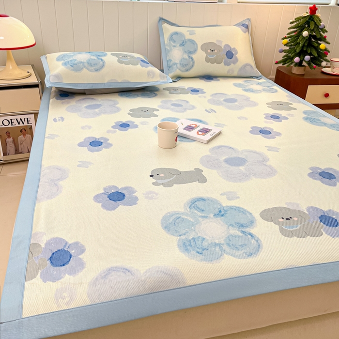 91家纺网 家纺一手货源 找家纺 小叮当家纺仓储工厂店 2025新款A类小清新卡通高品质冰藤印花床席款凉席席子-床席款 冰藤席-蓝花小狗