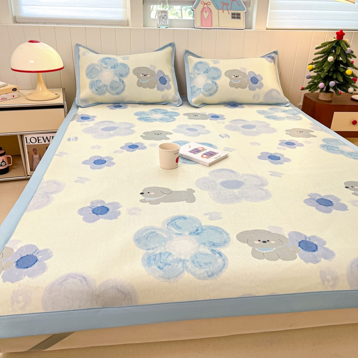 91家纺网 家纺一手货源 找家纺 小叮当家纺仓储工厂店 2025新款A类小清新卡通高品质冰藤印花床席款凉席席子-床席款 冰藤席-蓝花小狗