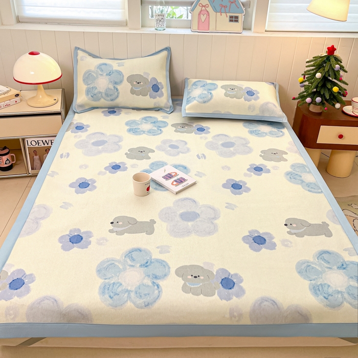 91家纺网 家纺一手货源 找家纺 小叮当家纺仓储工厂店 2025新款A类小清新卡通高品质冰藤印花床席款凉席席子-床席款 冰藤席-蓝花小狗